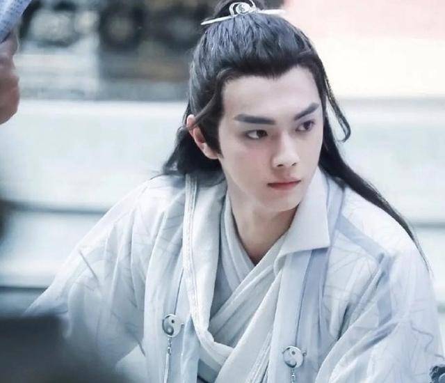 原创那些拥有龙须刘海的男主成毅仙气十足朱一龙霸气侧漏