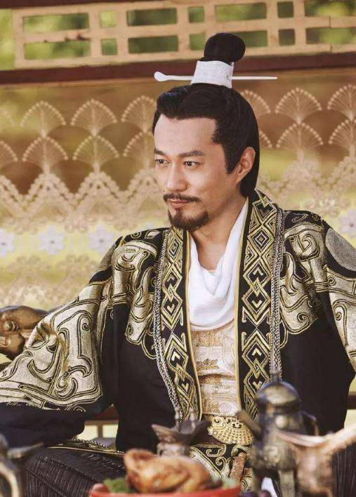 他本是年薪百万设计师,被胡歌拉来救场后,意外一夜走红_谭凯_艺术