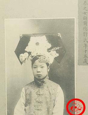 末代皇妃文秀老照片第一个和皇帝离婚的女人图二是其选秀照