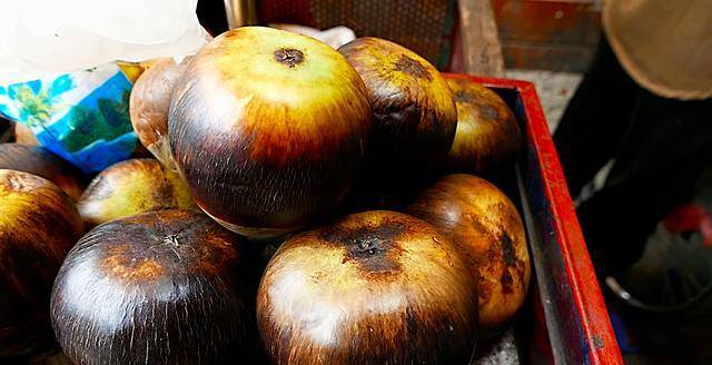 长相奇怪的棕榈果,果肉像迷你版海底椰,吃起来比果冻还有韧性_果实