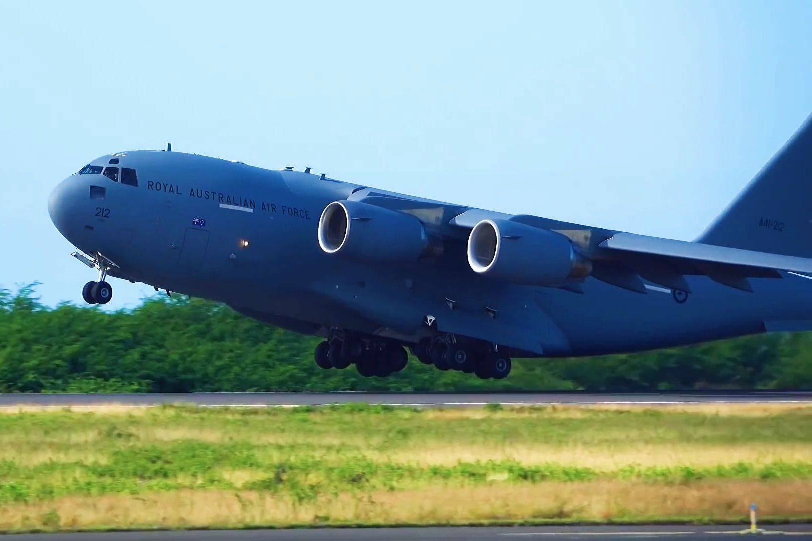 解压一起看c17和c5两款美国重要的运输飞机起飞过程