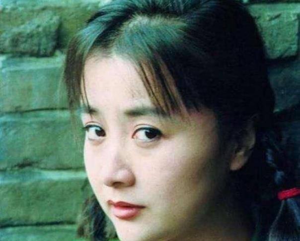 曾和宋佳同剧比美,与导演丈夫闪婚恩爱至今,女儿貌美随了她_金梦_作品