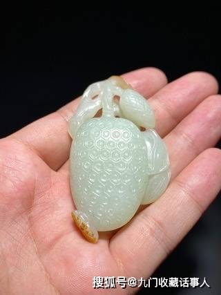 清中期和田玉籽料白玉荔枝挂件