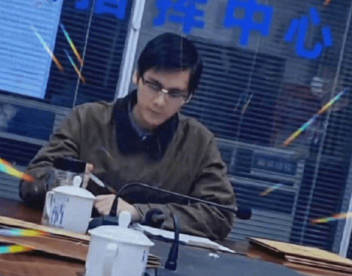 李易峰新片杀青，解锁带感角色，戏路转型十分成功