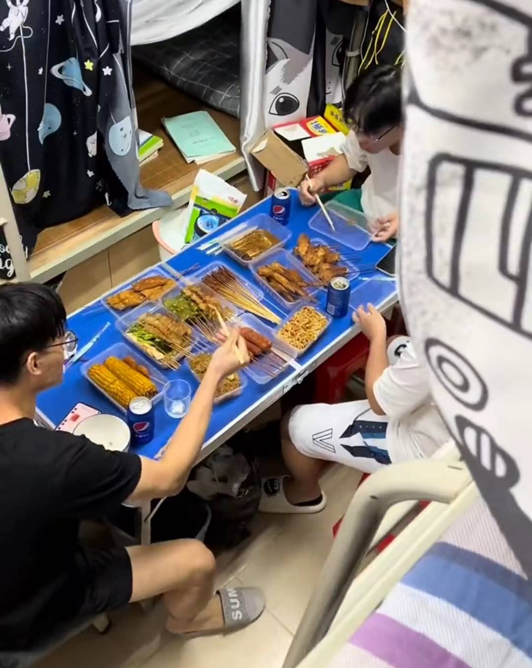 宿舍_女友_夜宵