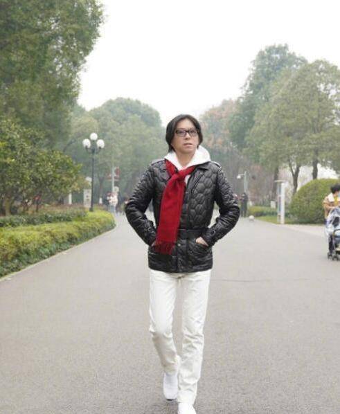 原创高晓松近照暴瘦大变样油腻大叔变长腿欧巴瞬间年轻十几岁