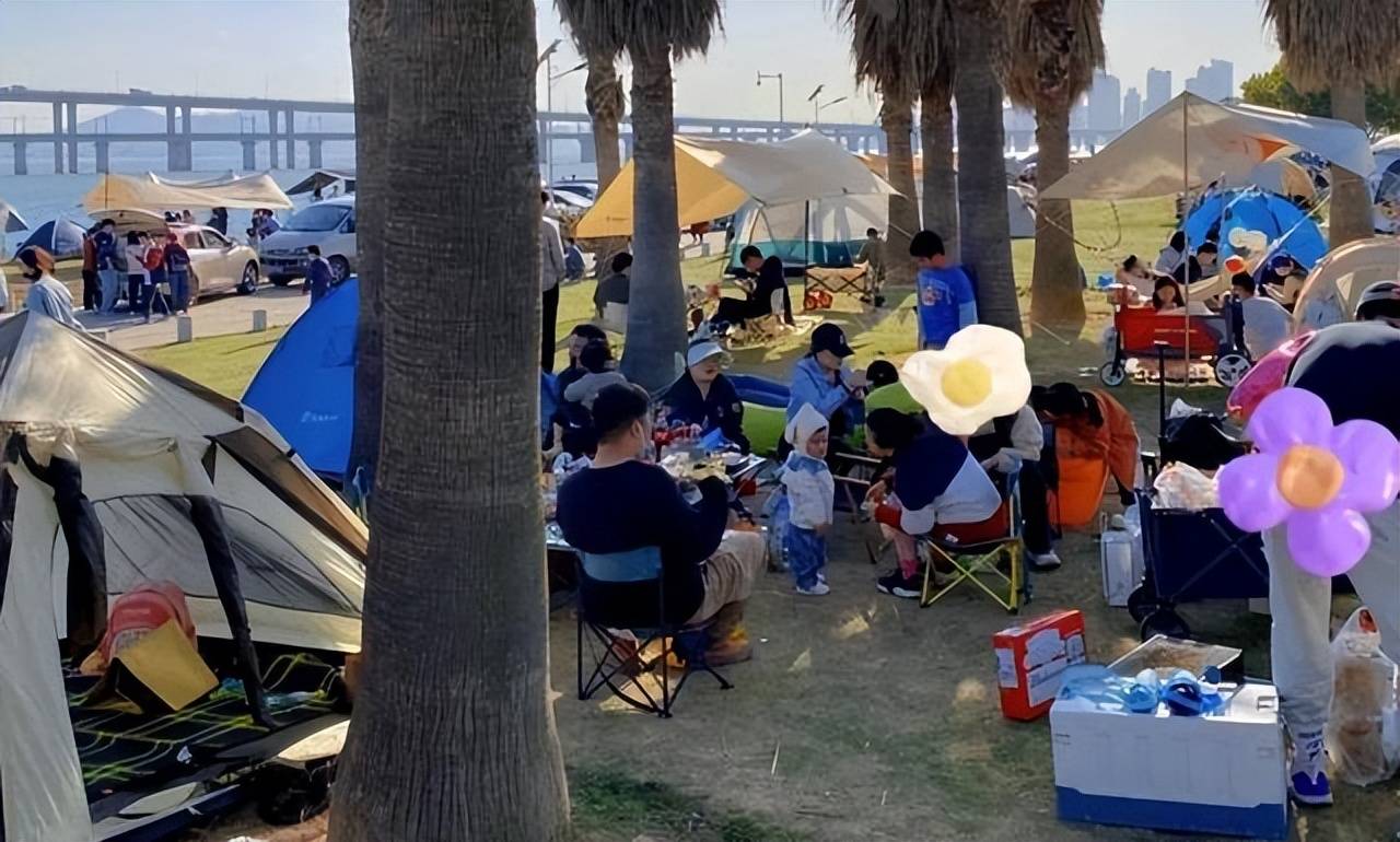厦门市民咨询海湾公园内搭设露营帐篷的问题，官方的回复：不可以