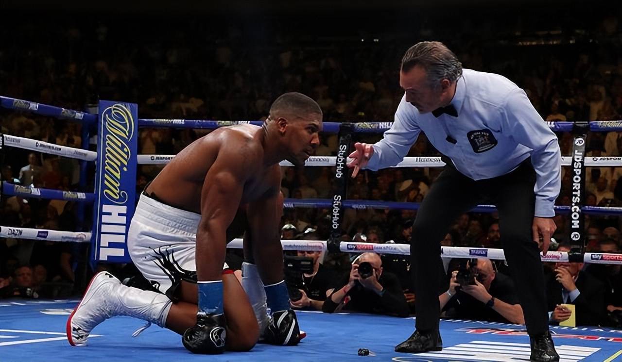 泰森富里:约书亚只是个健美运动员,不配和我打_西克_里安·怀特_比赛