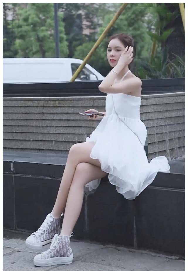 如今潮人都爱穿"香芋鞋",美翻_姐姐_白色_显得