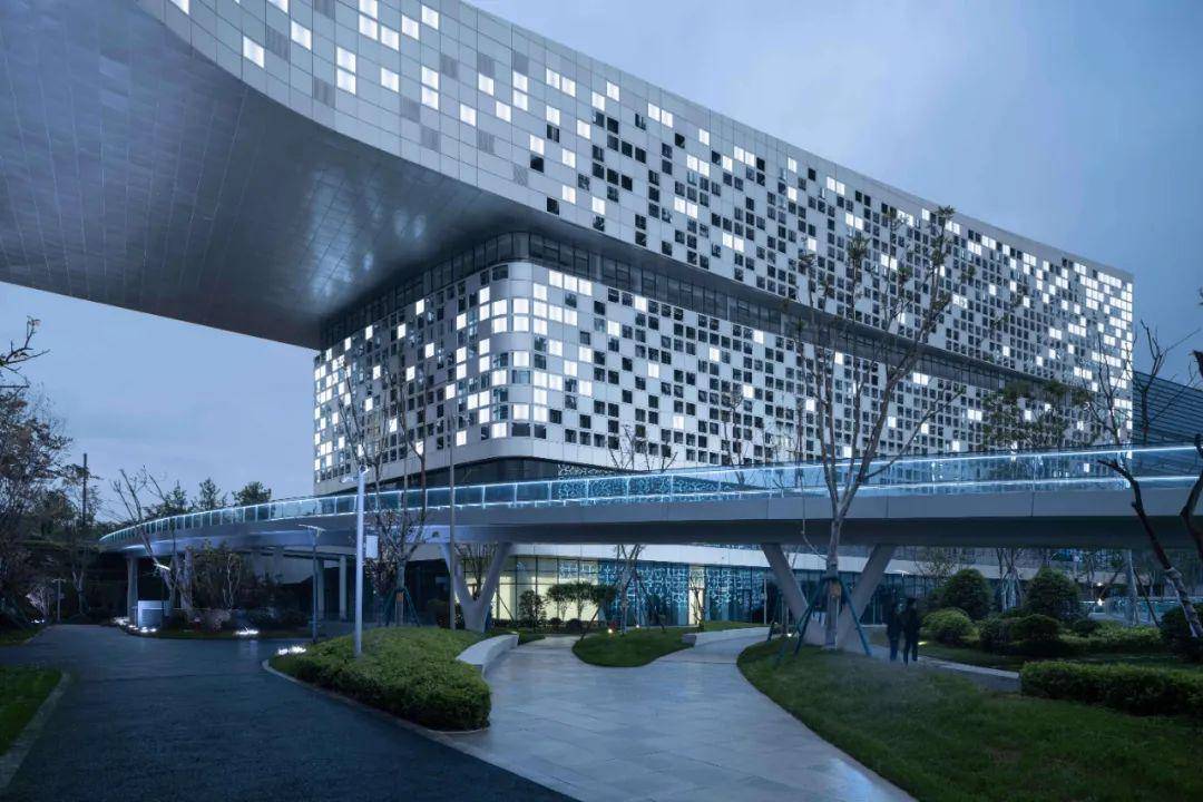 高科技建筑应该哪个样子