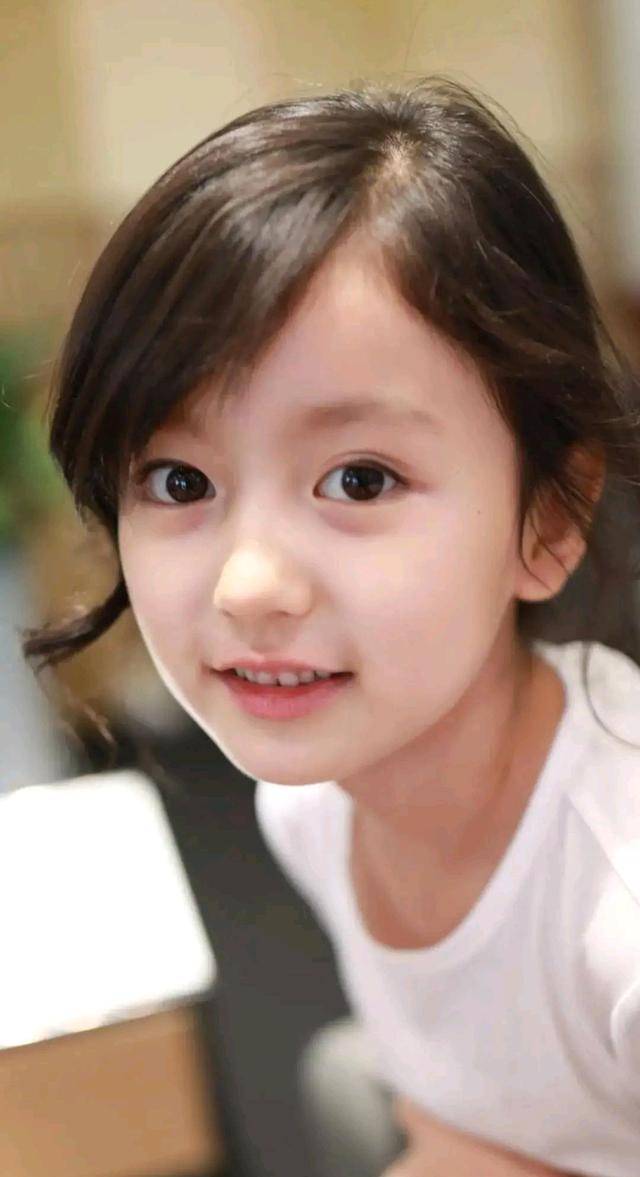 00后童星长大面临尴尬,有人资源逆天,有人高颜值无人捧,意难平_赵今麦