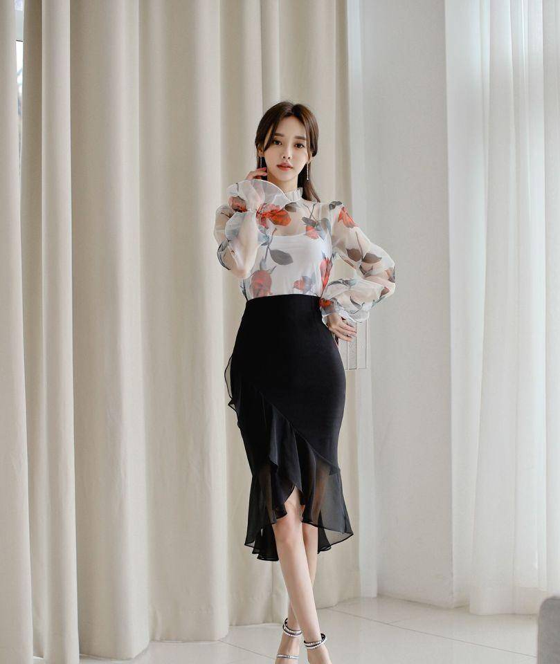 原创美女孙允珠透明薄纱上衣内搭吊带背心气质高贵而优雅