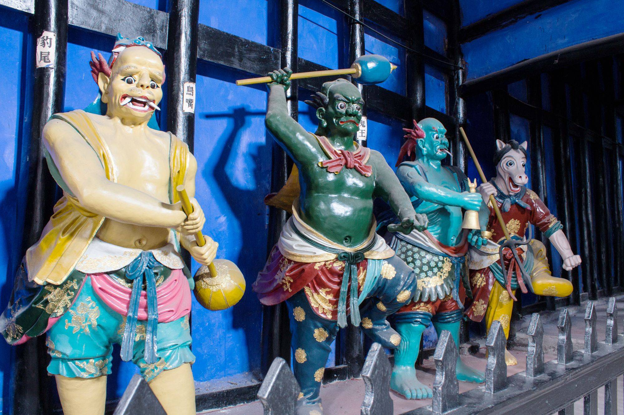 牛头,马面,豹尾,鸟嘴是传说中地府"十大阴帅"中的四位,其中牛头,马面