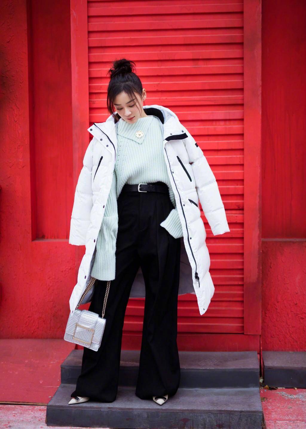 原创袁姗姗这时尚表现力绝了穿薄荷绿毛衣配阔腿裤33岁清新甜美