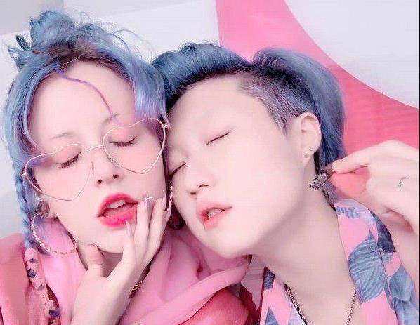 不过,与房祖名有父亲庇护不同的是,同父异母的妹妹吴卓琳不仅被身为其