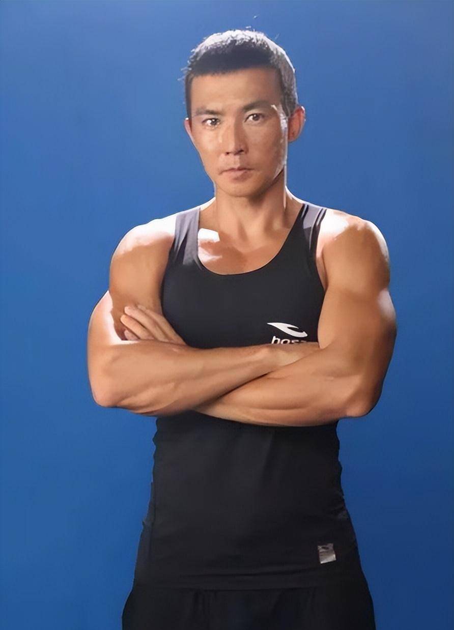 刘畊宏参加快乐男声,带选手训练体能,华晨宇被曝摆烂反而胖20斤_进行