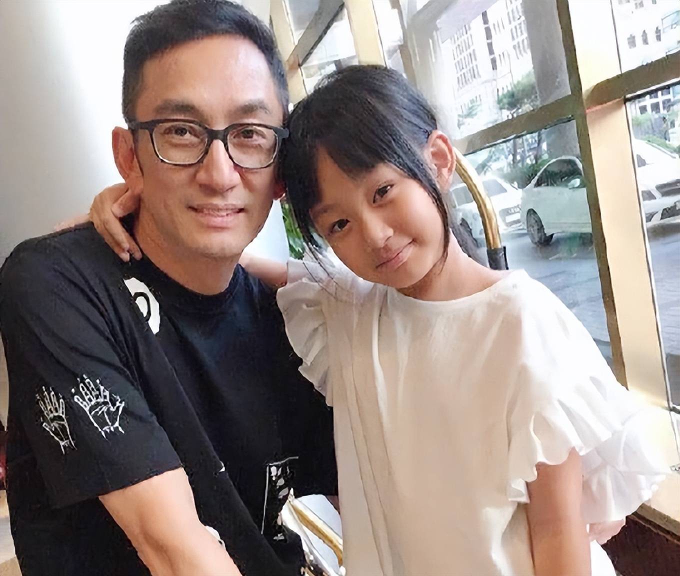 原创吴启华13岁女儿近照颜值高被外婆抚养长大拒跟老爸到深圳定居