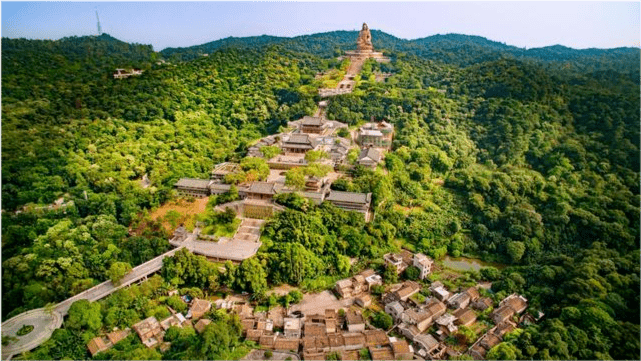 霍山是一座文化名山,相傳秦朝霍龍自吳遷越,隱居於此,結廬講學,傳播