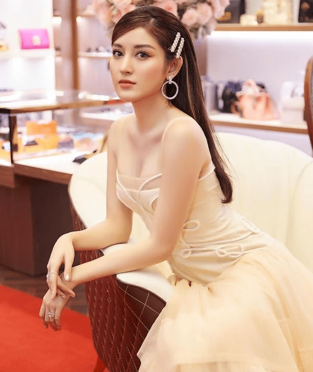 越南“第一美女”面容清秀，身材苗条有多撩人呢？