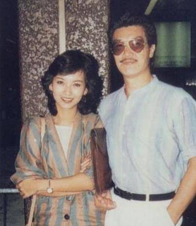 老公如同保镖随身呵护,结婚35年恩爱如初_黄锦燊_黄汉伟_儿子