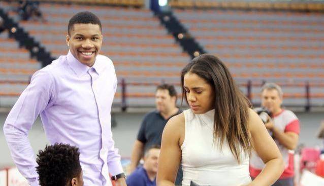 字母哥名字很复杂？他女友“字母姐”，堪称nba女友中的一股清流