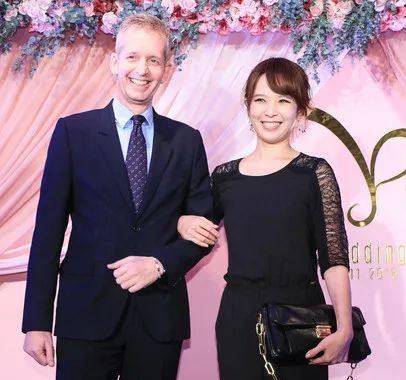 小s都佩服的台湾时尚女神,王晶夸她眼神勾人,45岁光彩照人_天心_燕翎