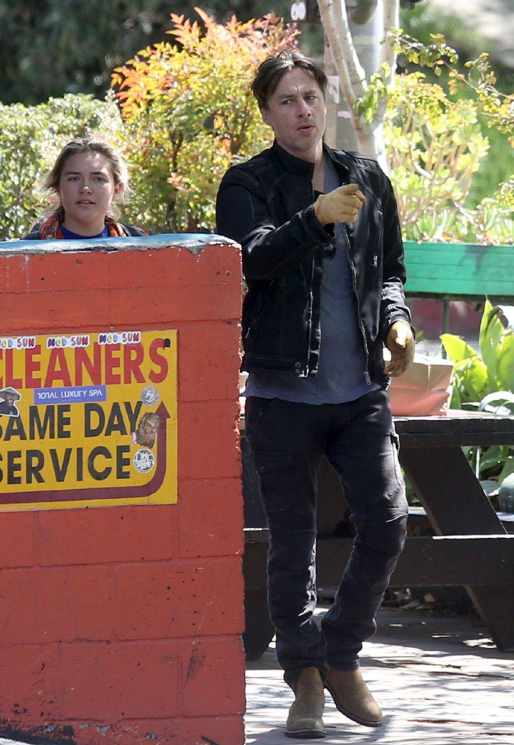 而这次佛罗伦斯·珀和男友扎克·布拉夫一起出门,是准备去超市采购