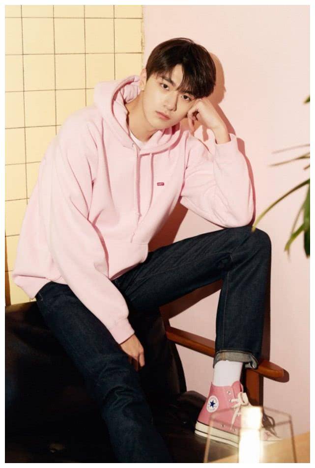 原创小时光才完结不久男主林一又与林妙妙官宣新剧穿卫衣太帅