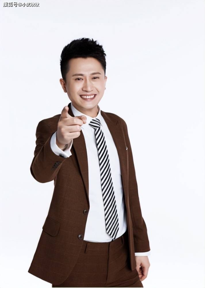 原创主持人杨帆娶平凡妻子李松奇生下两个女儿日子过得有滋有味