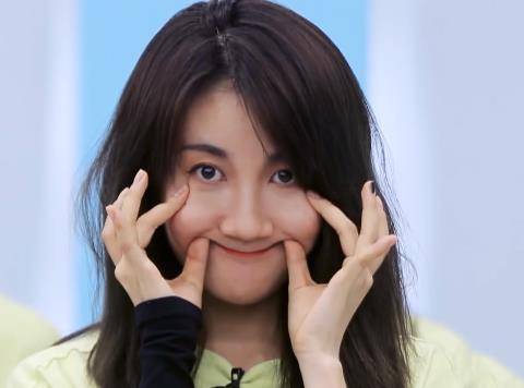 原创有种不矫情叫虞书欣别人做鬼脸都以美为主唯独她放得开