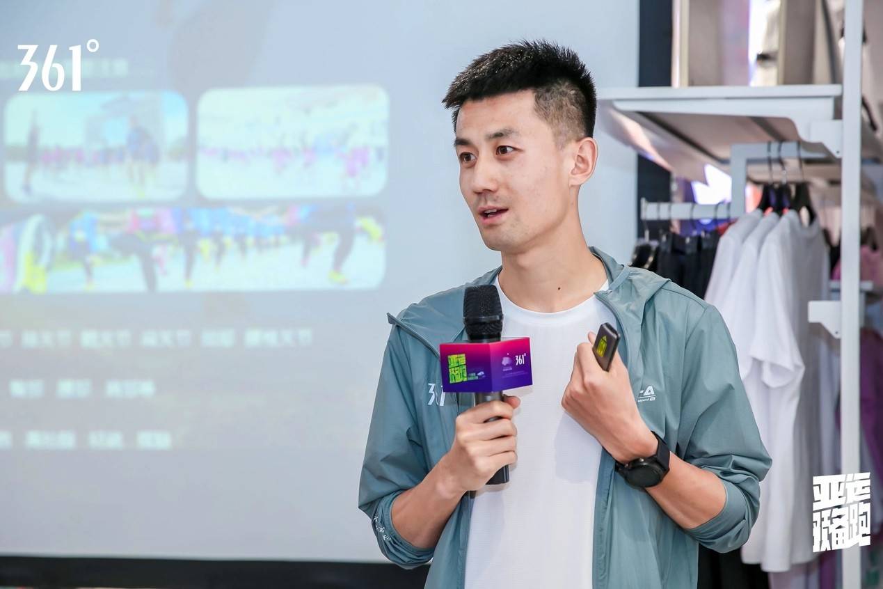 当日,361°集团跑步代言人关思杨亲临现场,与一众跑者及361°会员共同