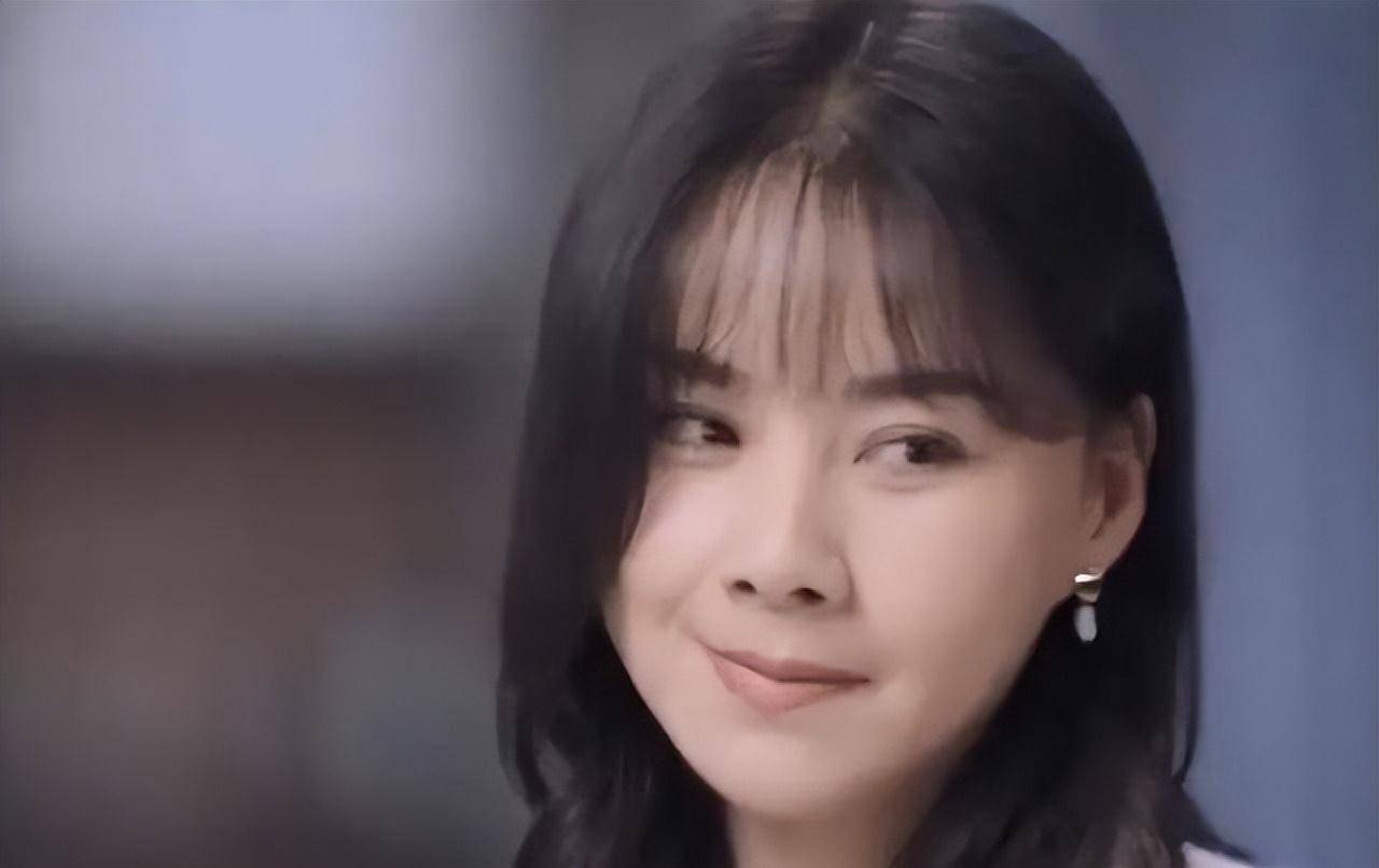 7位"歪嘴女战神":金晨美艳,刘涛大气,何琳是整容后遗症?