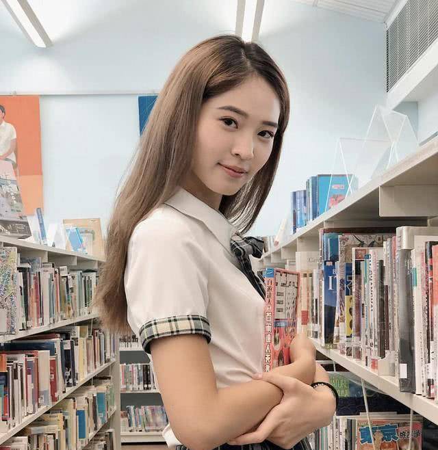 之前提及尹国驹一共有四个儿子两个女儿,家庭关系也颇为复杂,其中两个