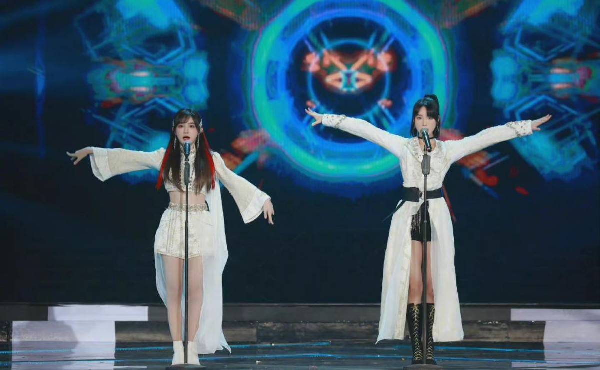 左佳和灵杉的舞台完美诠释了"be之后的cp"应该是什么样子.