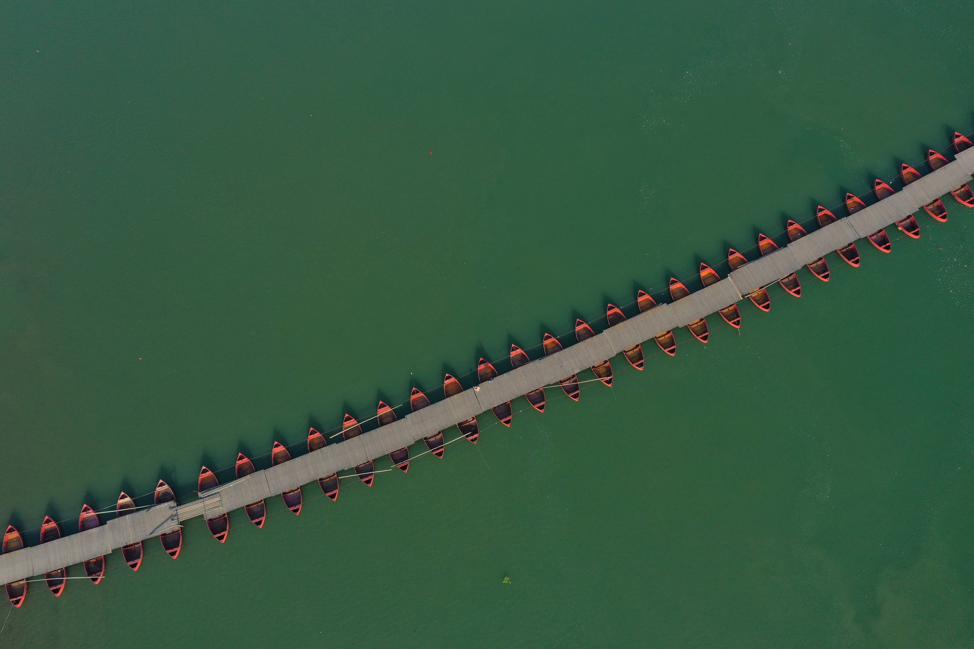 江西铅山百年浮桥成为靓丽风景