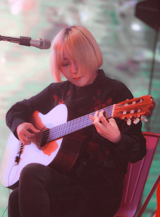 91年的硕士歌手杜雪儿因走私毒品被判刑1年走红仅3个月