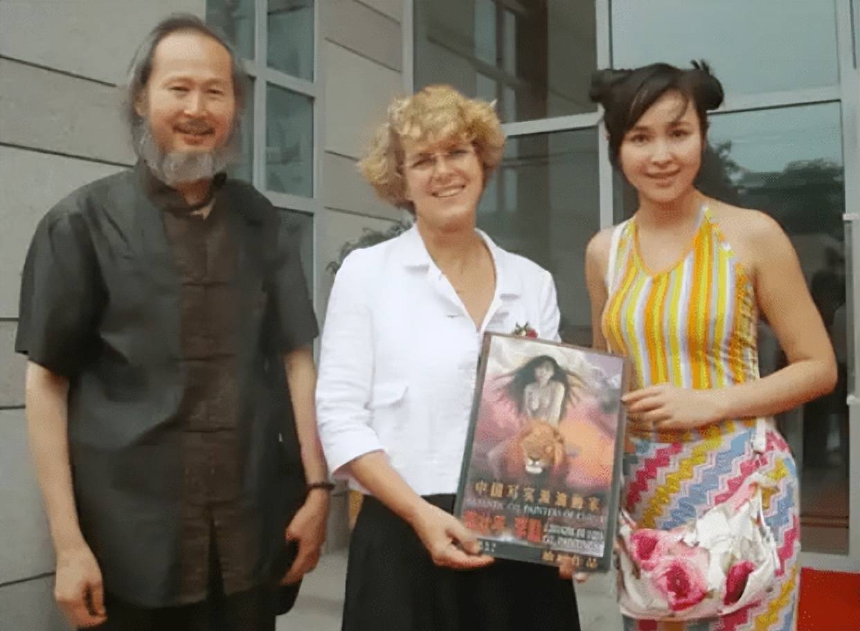 四川60岁画家为23岁女儿画人体画,是道德问题,还是为艺术献身?