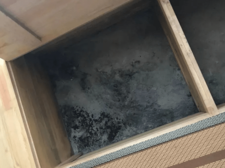 这是为了加速家具底部的通风,防止家具发霉.