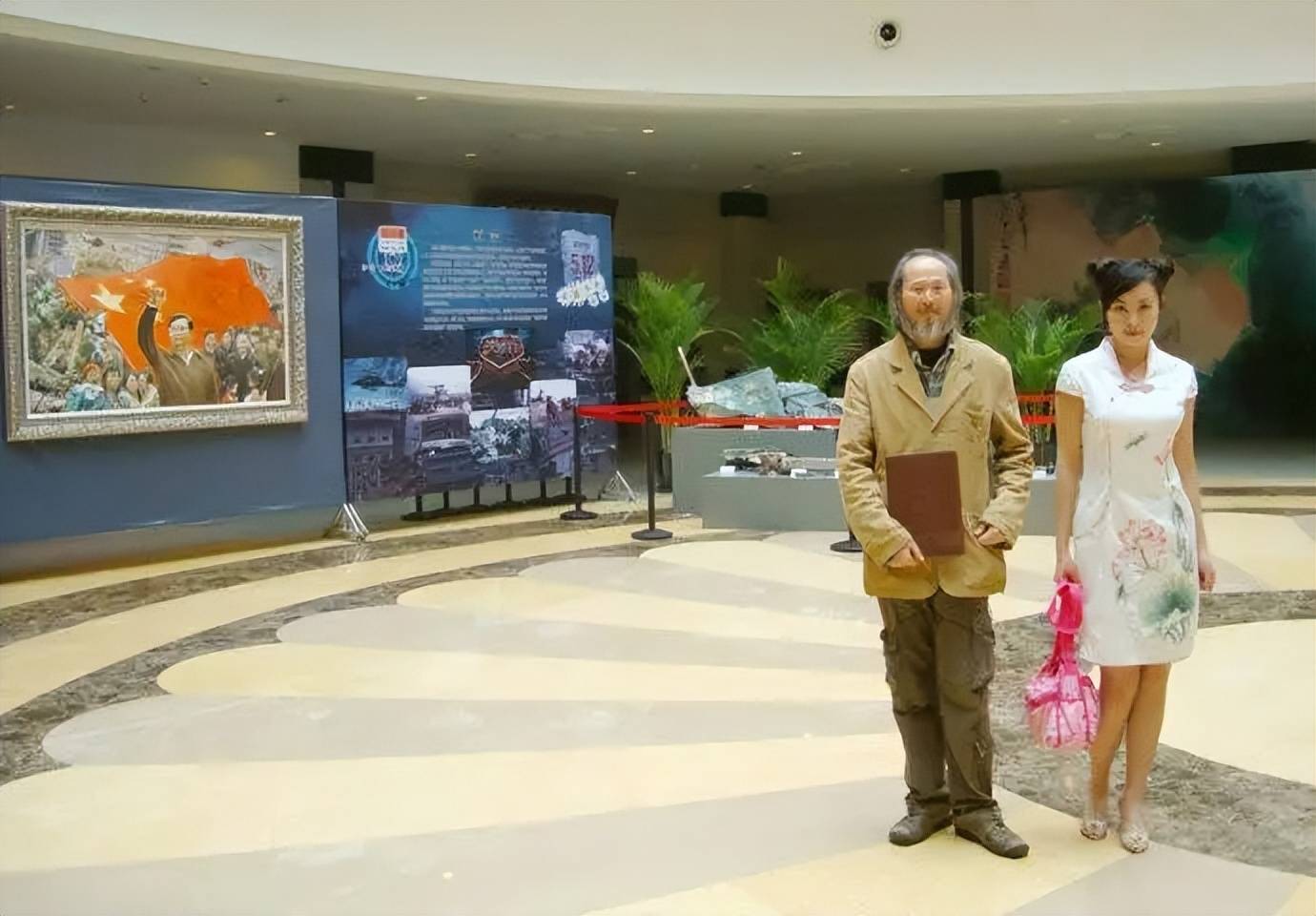 四川60岁画家为23岁女儿画人体画,是道德问题,还是为艺术献身?