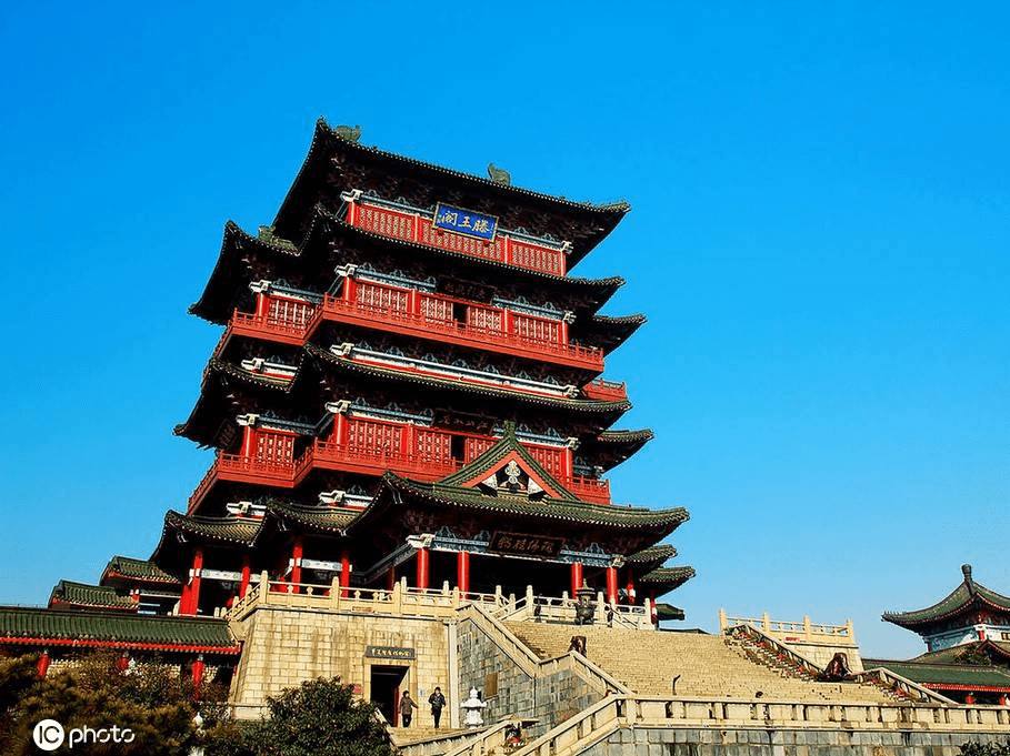 江南三大名楼之首滕王阁