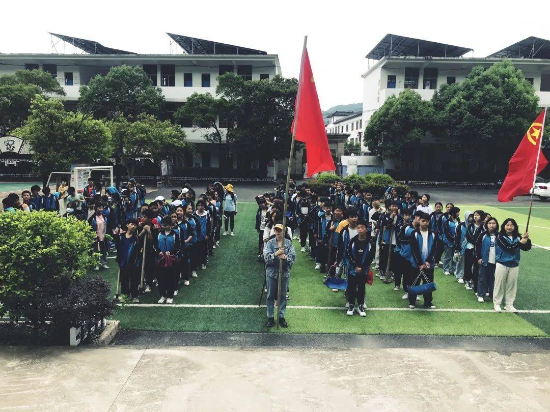 助力双减夯实五育并举全南县龙源坝中学开展劳动实践教育活动