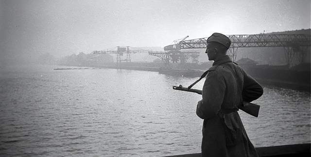 二战中的一次著名会师美苏易北河会师