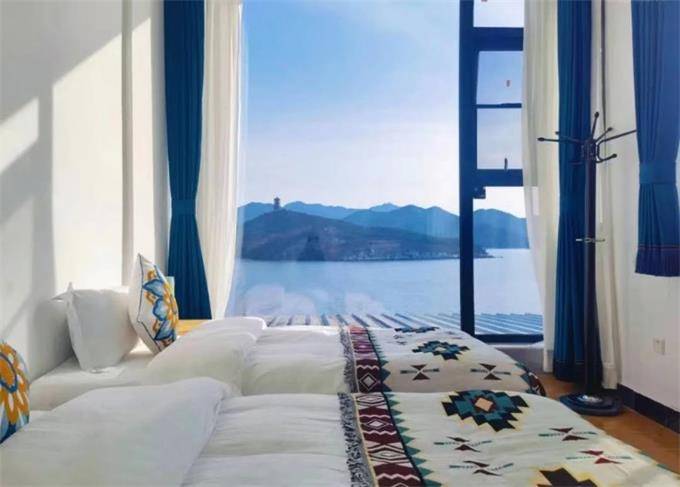 北京平谷金海湖望全湖民宿农家院床上观湖景神似大理洱海