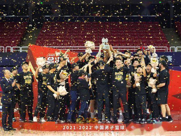 20212022赛季结束辽宁本钢获得cba总决赛冠军