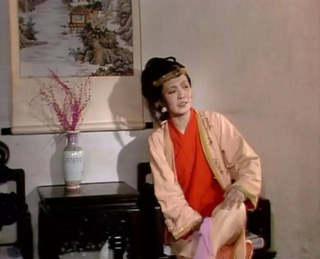 夏金桂不同,趁着薛蟠入狱,千方百计勾引薛蝌,已经失去了女人最基本的