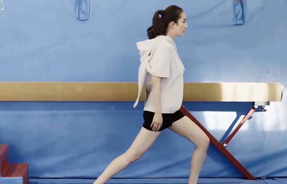 叫杨幂健身,当她高抬腿那一刻,看清小腿线条,我懵了_身材_女生_肌肉