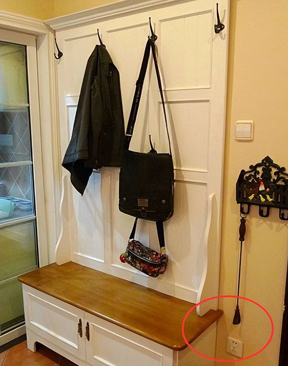 玄关:一般来说玄关是不需要装插座的,为了以后更方便,可以在玄关鞋柜