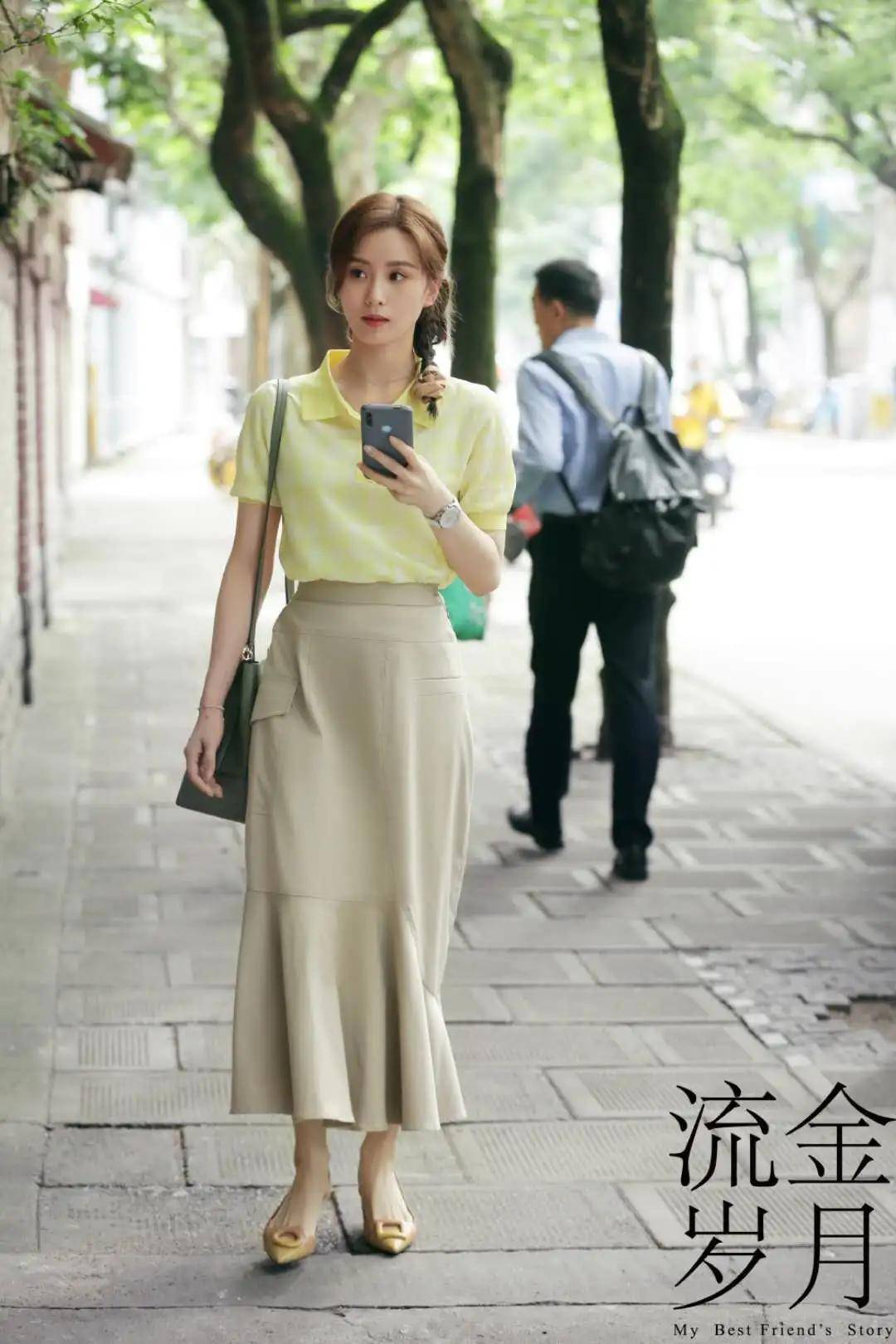 刘诗诗“富家小姐”造型美上热搜，却输给32年前张曼玉的白衬衫