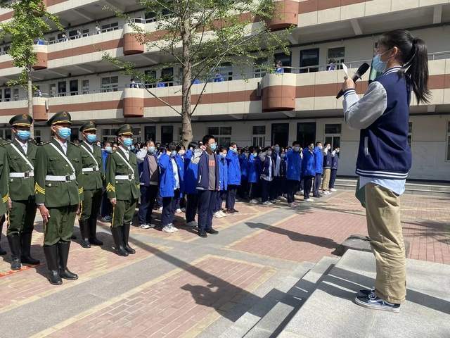 让阅读成为习惯让生命流溢芬芳郑州市第二十中学升旗仪式掠影