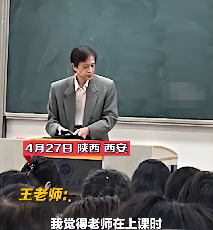 而且王老师还让人印象深刻的地方就是他的板书,学生